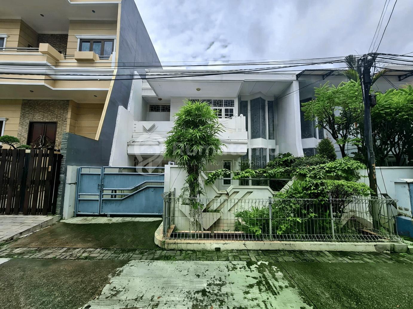 DIJUAL RUMAH GREEN GARDEN,3 KT 200 M2,KEBON JERUK~JAKARTA BARAT
