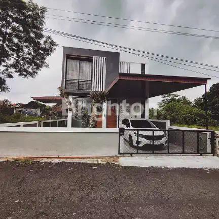 RUMAH HOOK 2 LANTAI JALAN KALIURANG PAKEM SLEMAN YOGYAKARTA