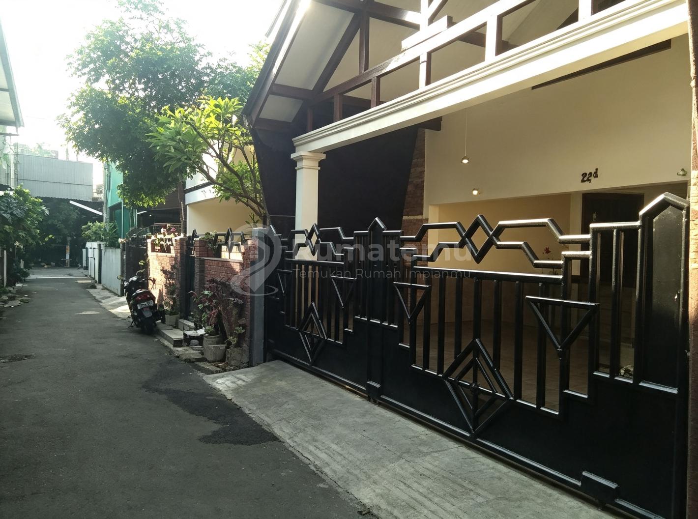 Jual Rumah Komplek Luas Siap Huni