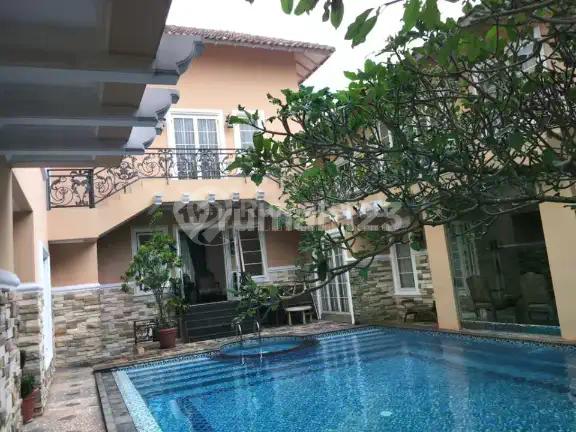 Dijual Rumah di Baverly Golf Lippo Tangerang dgn swimmingfool