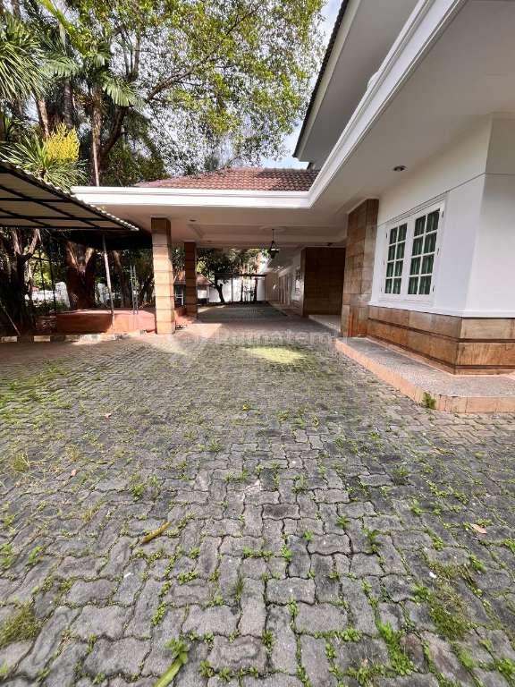 Disewakan rumah 2 lantai di Jl. Imam Bonjol, Menteng, Jakarta Pusat