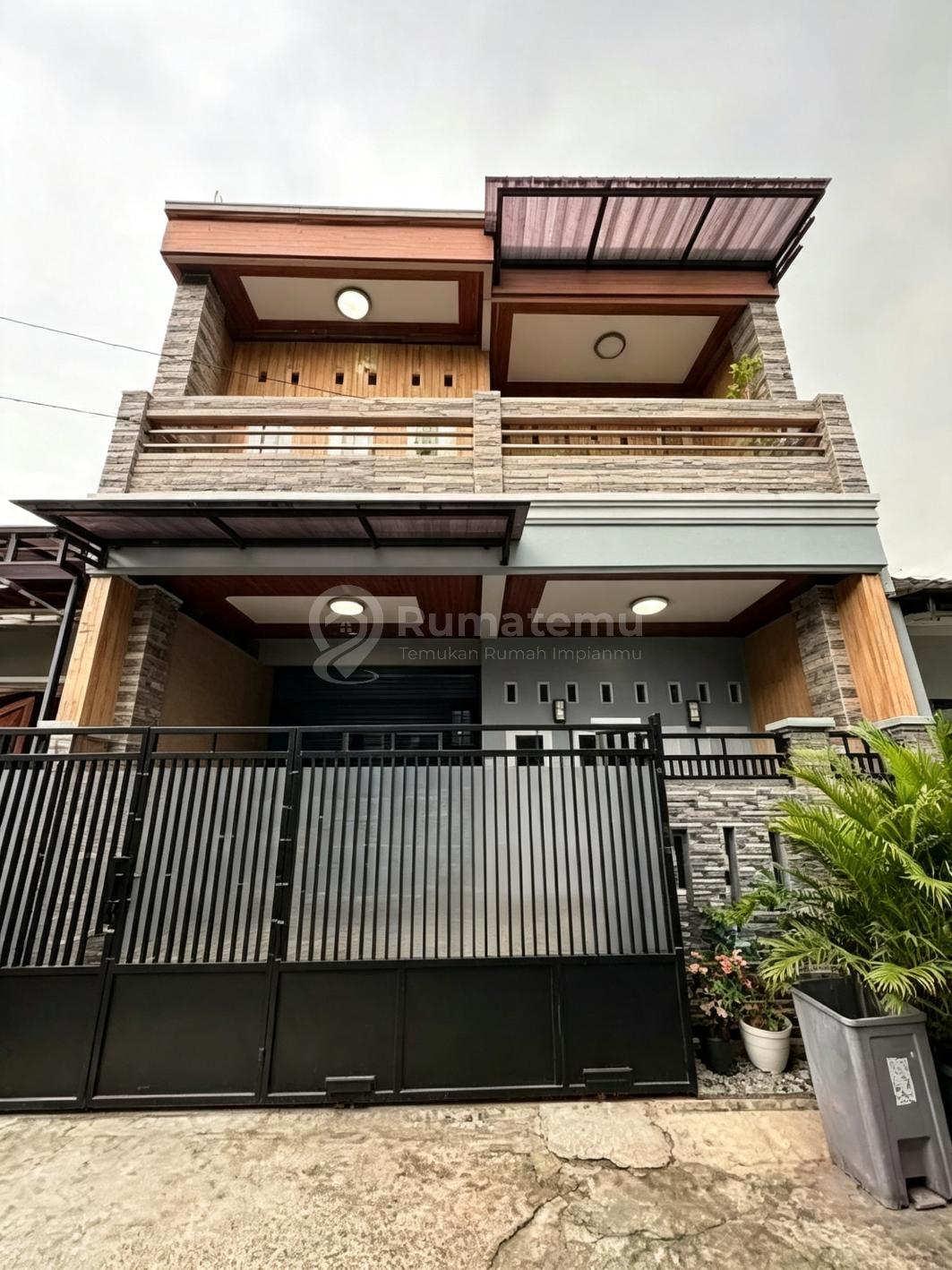 Rumah Bagus 2 Lantai Dalam Cluster di Bintara Kota Bekasi