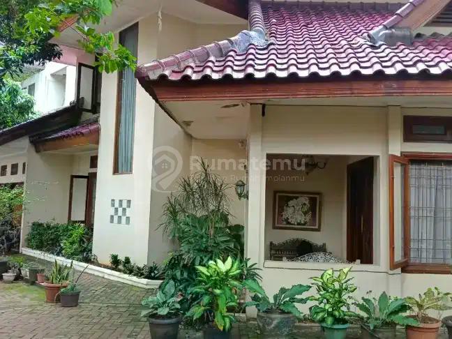 Dijual di Bawah NJOP Rumah Klasik Nan Rimbun dengan Swimming Pool di Ampera / Kemang Jakarta Selatan