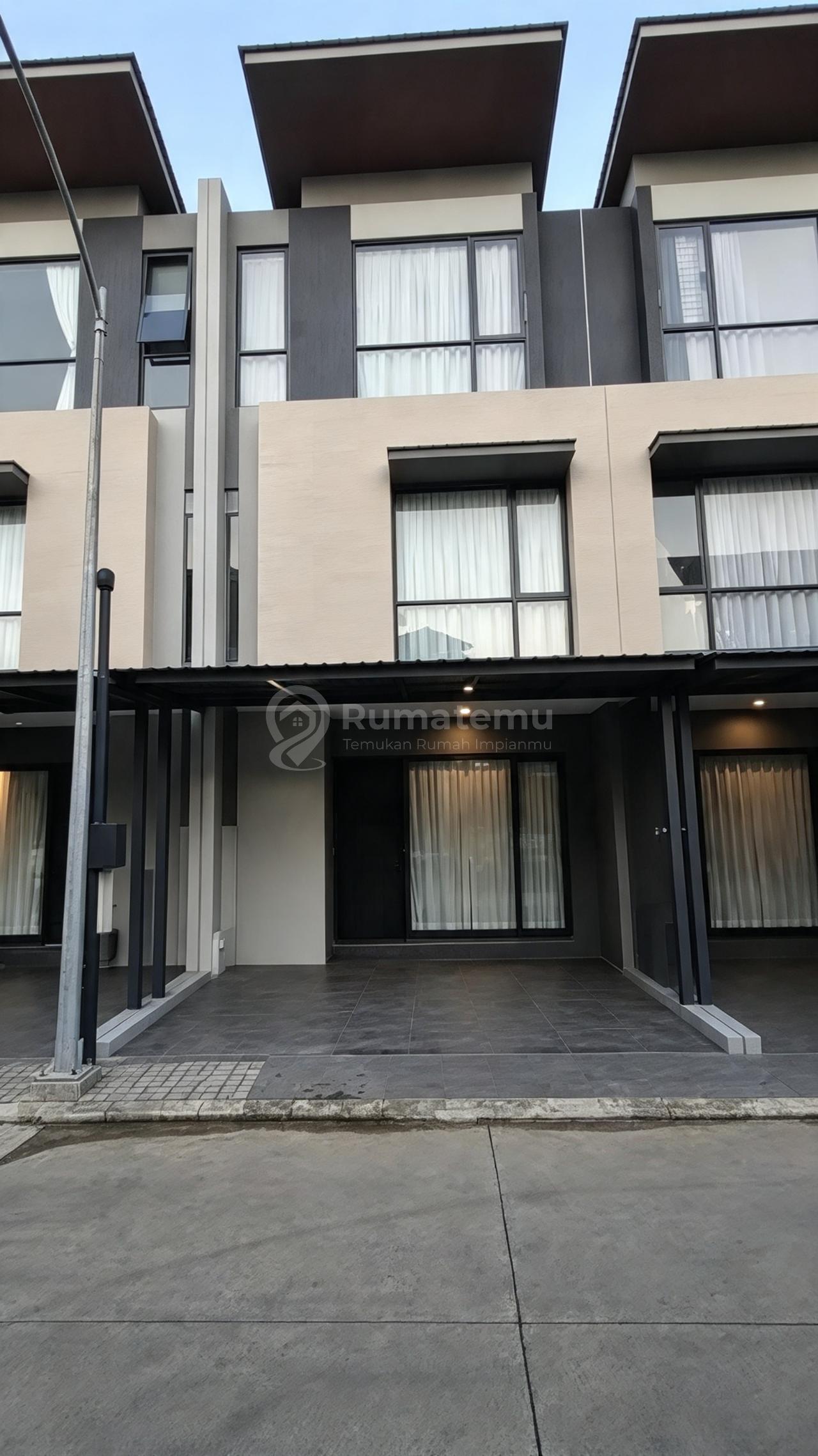 Wts / Dijual Cepat Rumah Siap Huni Lokasi Citra 8 , Cluster Lavia Liviing