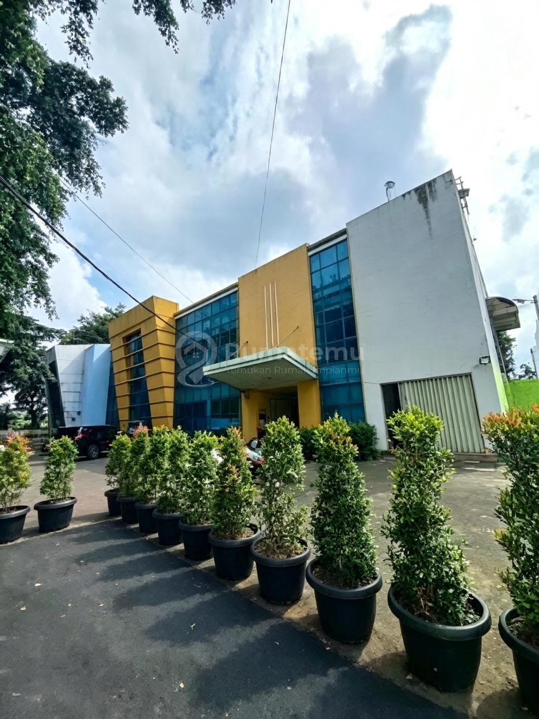 Gedung Kantor Siap Pakai Surat SHM Meruya Kembangan Jakarta Barat