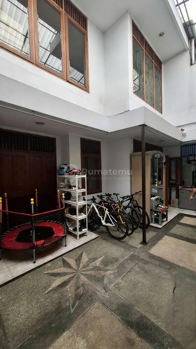 Dijual Rumah Mewah 2 Lantai — Asri, Elegan & Terawat Sempurna\Njl. Sri Suci, Kota Bandung\Nhanya 3,9 M • Direct Owner • Nego Hingga Deal