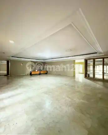 Dijual Rumah 2 Lantai di Menteng. Lokasi Elite, Dekat Jl. Suwiryo