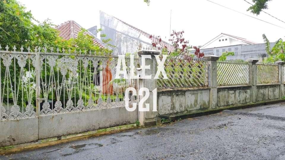 JUAL RUMAH + SWIMMING POOL AKSES 2 JALAN MOBIL BU KOMPLEK KEJAKSAAN, CIPAYUNG, TANGERANG SELATAN