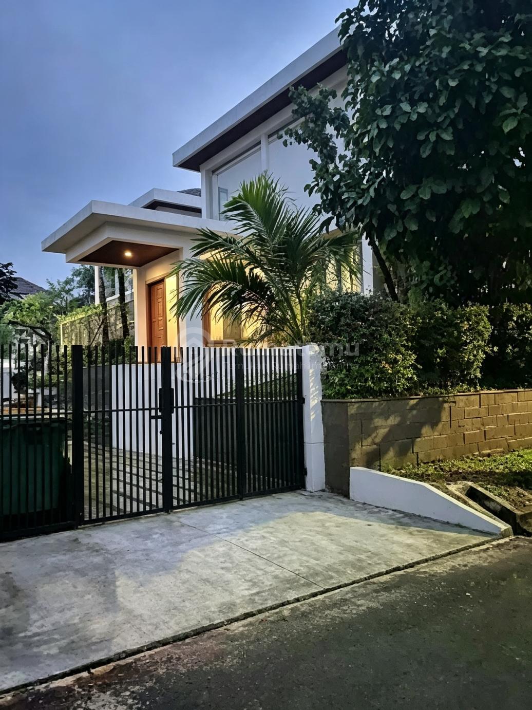 Dijual Rumah Mewah Hoek Private Lift, Kolam Renang Pondok Indah Jakarta Selatan