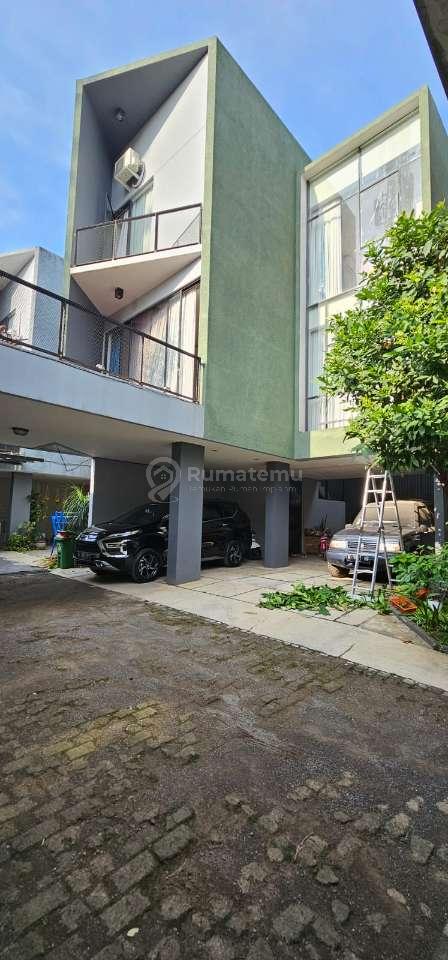 Dijual rumah cluster modern classic minimalis lingkungan asri banyak pohon dan jauh dari kebisingan di Lebak Bulus