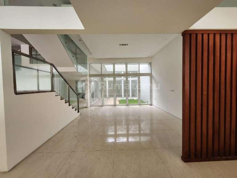 Dijual RUMAH Mewah Citra 6  Jakarta Barat