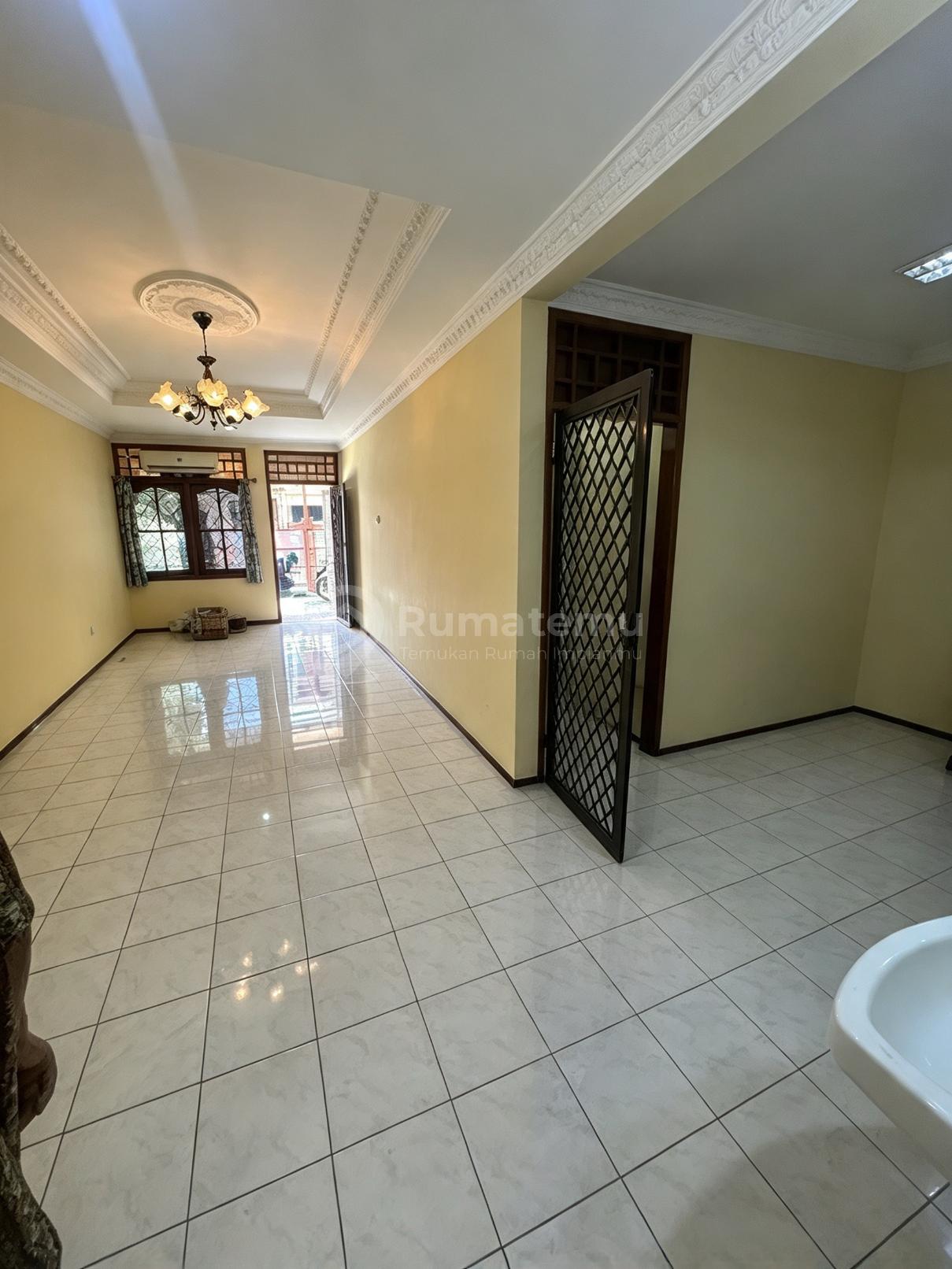 Dijual Rumah 2 KT Rapih Standard di Janur Kuning - Kelapa Gading