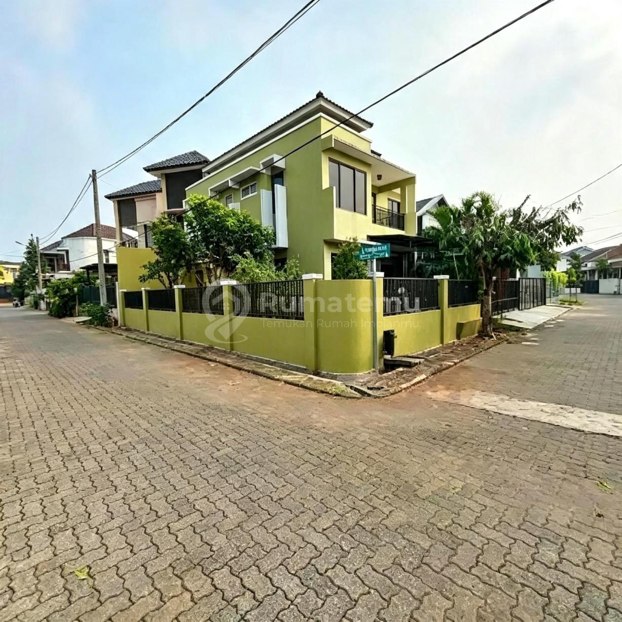 Dijual Rumah Hoek Dekat Stasiun di Villa Gunung Lestari