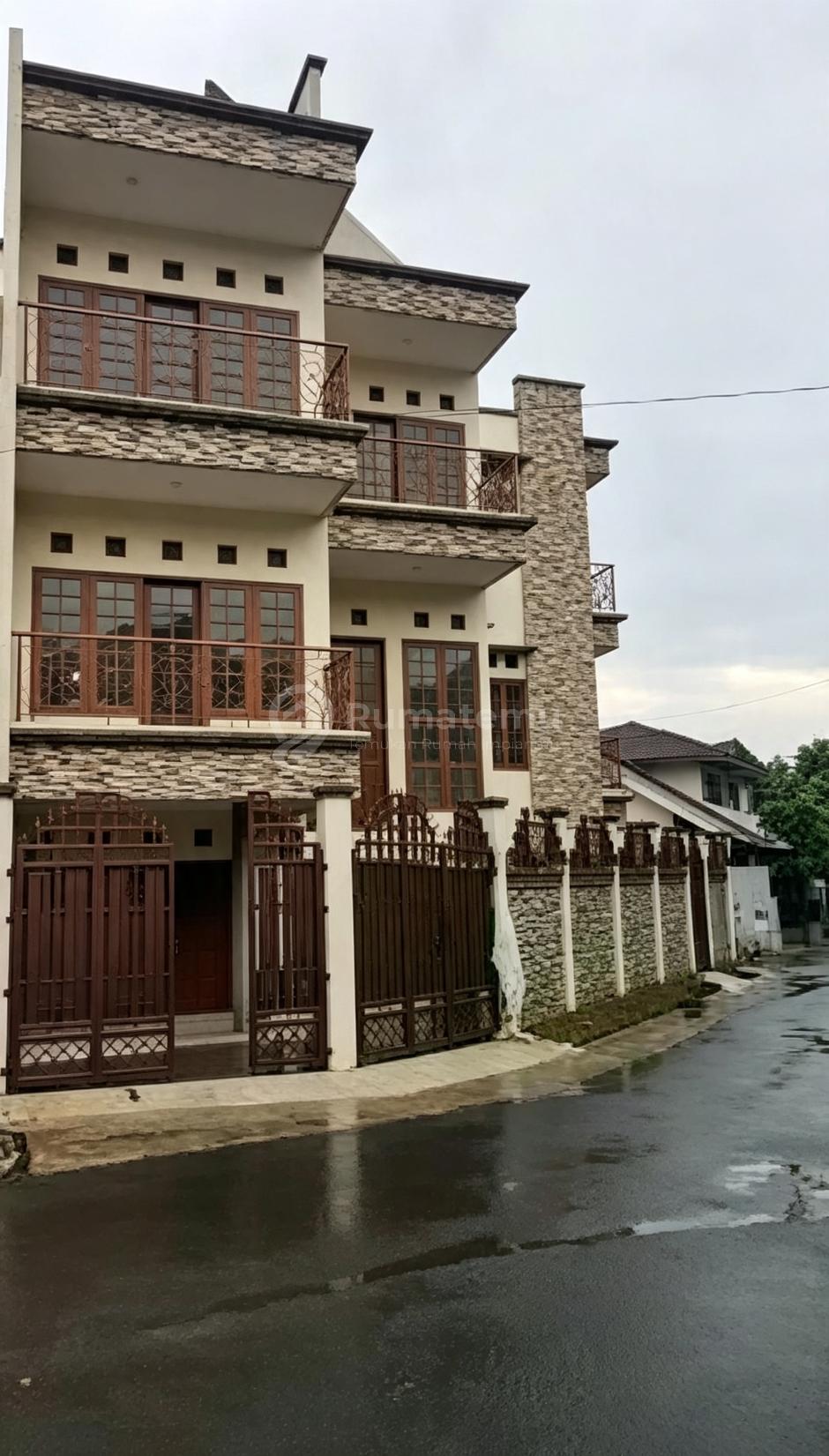 Rumah Bagus di Kav Dki Duren Sawit Jakarta Timur