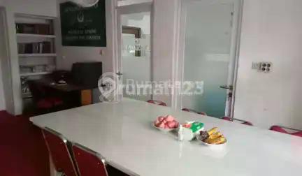 Update Turun Harga Banyak*Dijual Rumah (3 Lantai) di Jl.karet Tengsin,Jakarta Pusat.