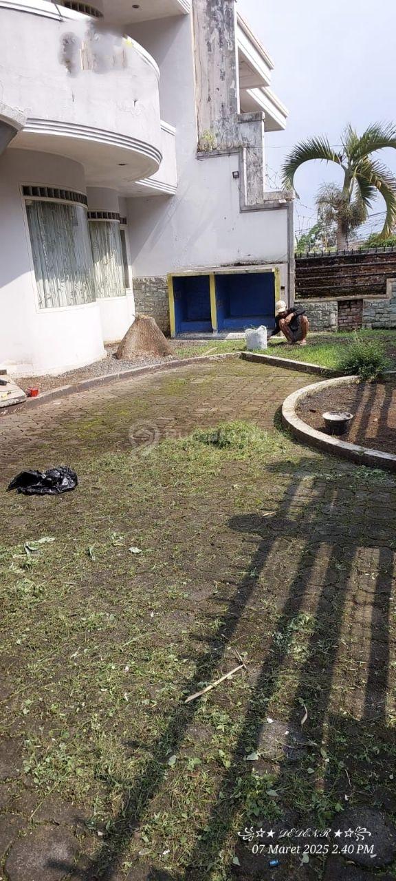 DISEWAKAN RUMAH LUAS DI SAYAP SUTAMI