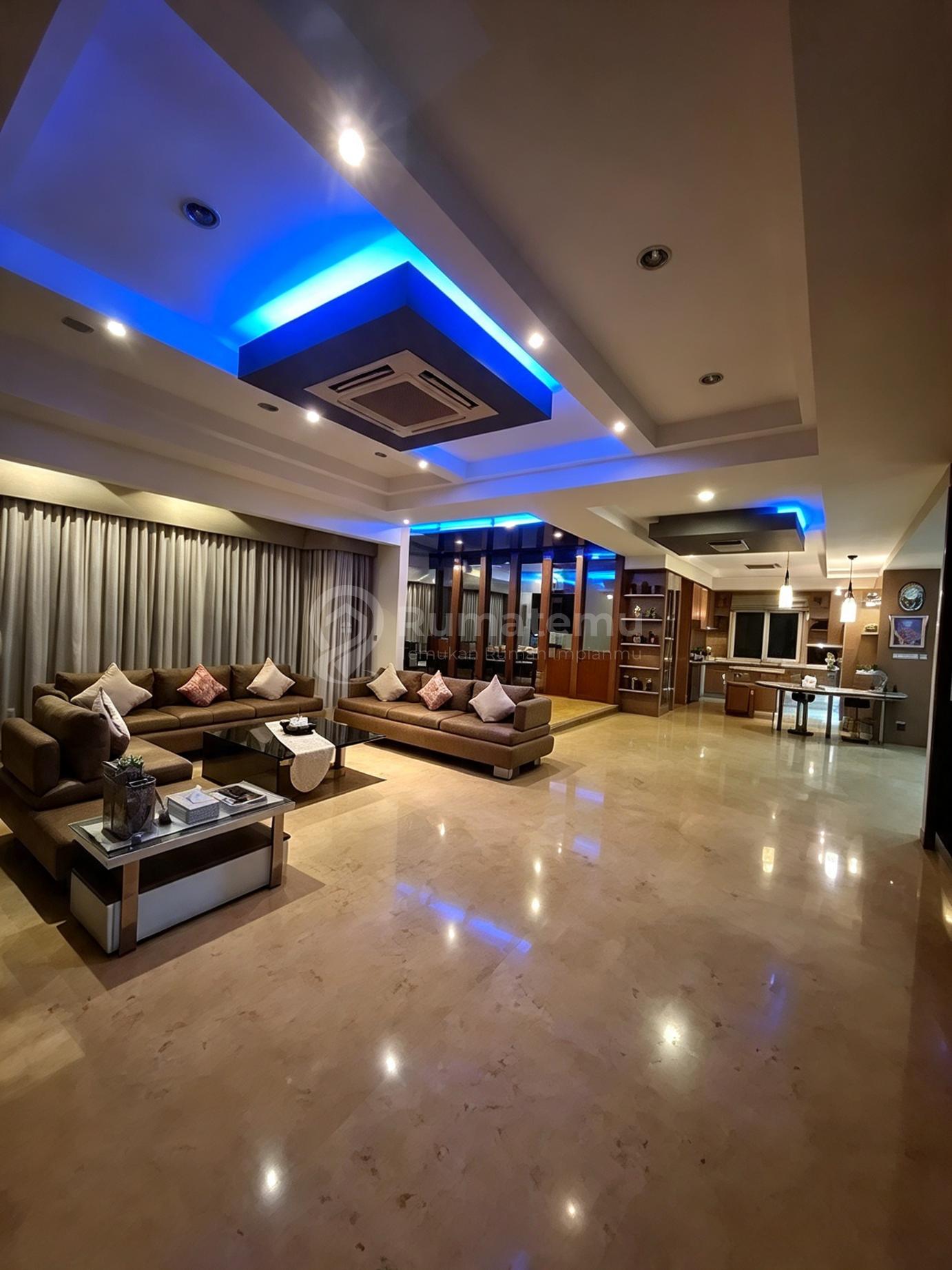 Dijual Rumah Mewah 2 Lantai 5 KT Furnish di Bukit Gdaing Villa - Kelapa Gading