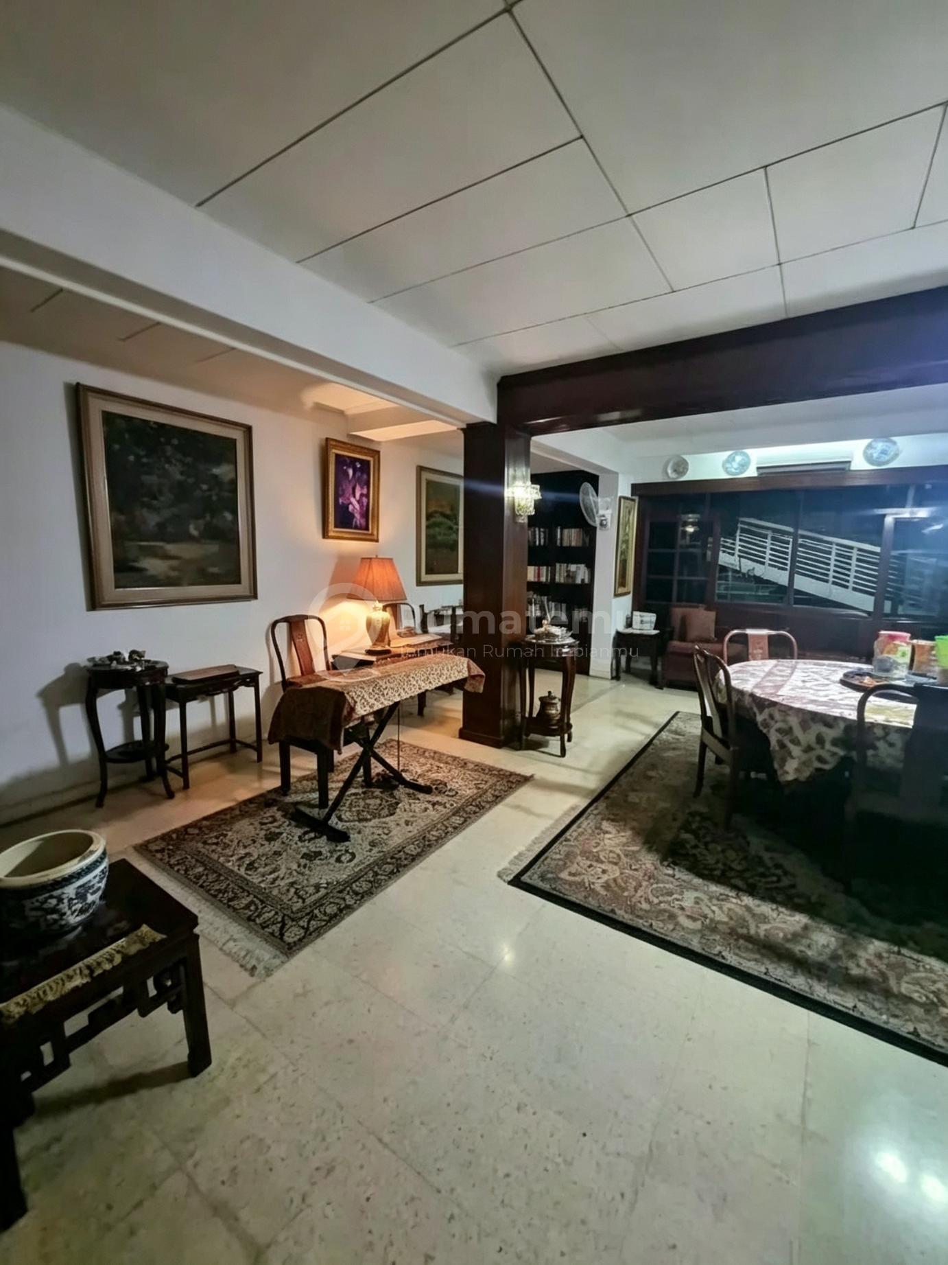 For sale:  Rumah Asri Hitung Tanah VVIP Jl. Daksa, Selong, Kebayoran baru, Jakarta Selatan