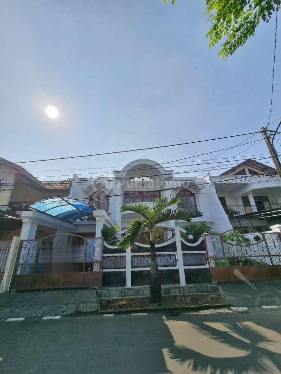 Dijual rumah mewah Kamar utama ada en suite bathroom di Bintaro, Pondok Karya, Pondok Aren