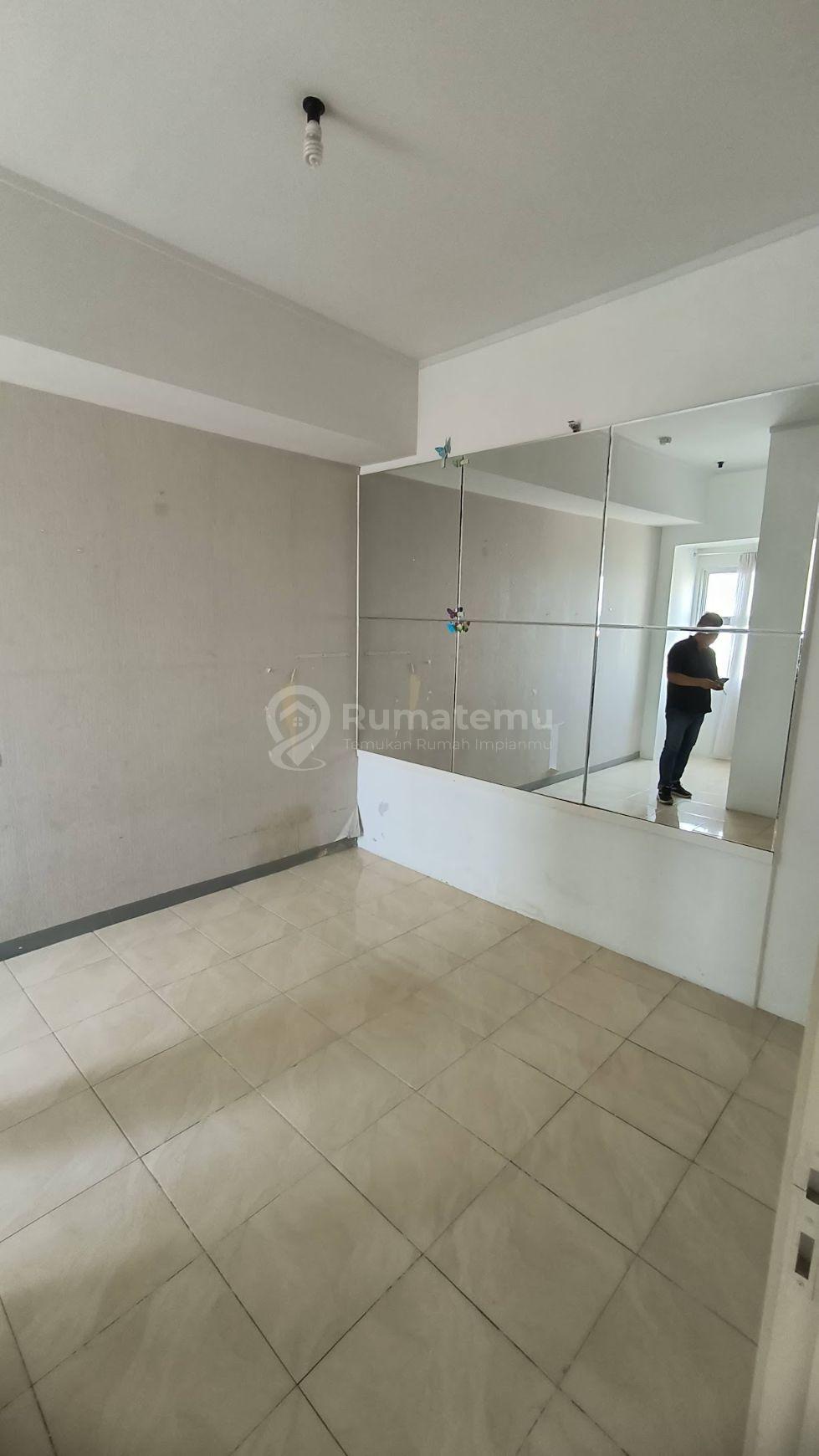 DIJUAL Apartement dengan 2 Bedroom yang Nyaman dan Fasilitas serta Furniture yang lengkap di Season City, Gerogol, Jakarta Barat