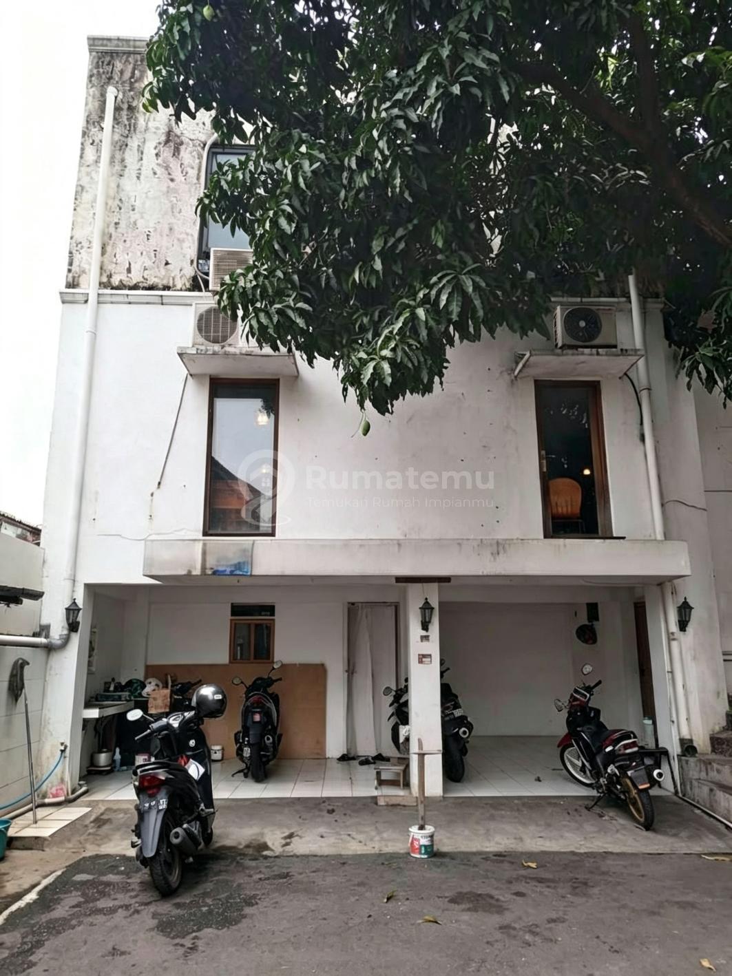 Dijual rumah Akses 2 jalan mobil Rumah Hook di Radio Dalam, Gandaria Utara, Kebayoran Baru