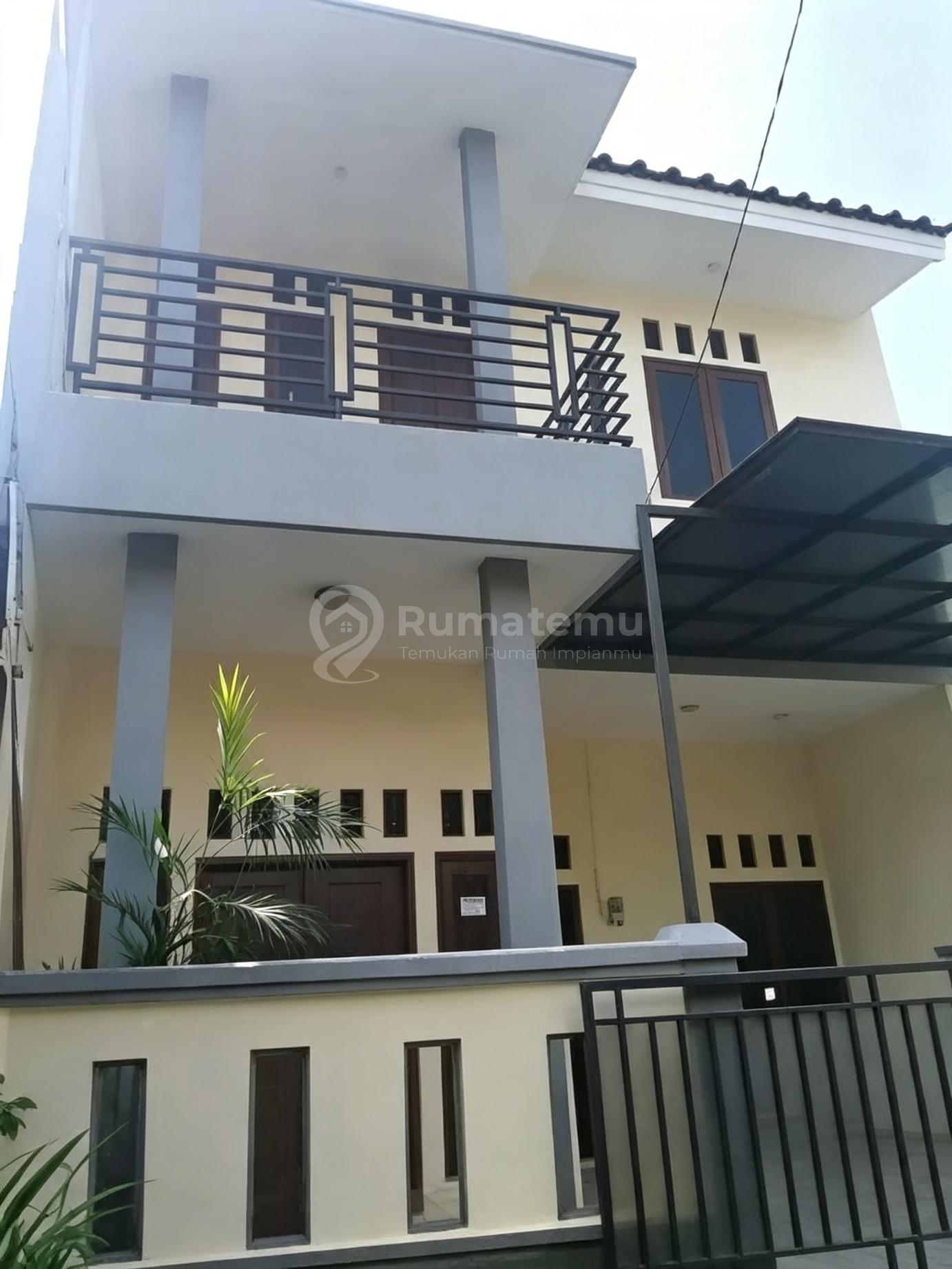 Rumah Siap Huni 2 Lantai di Jatiwaringin Bekasi