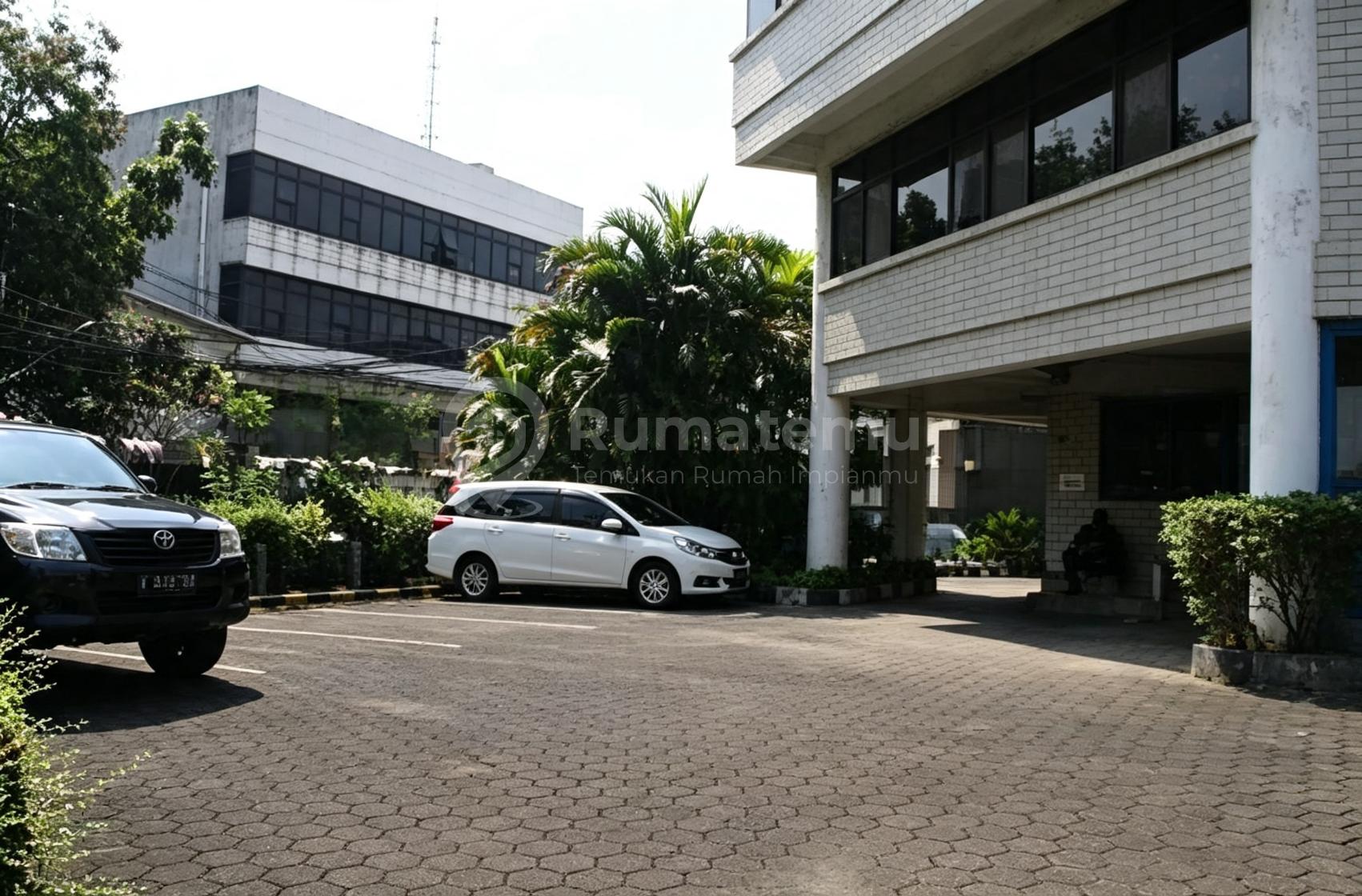 Gedung siap pakai di Boulevaed raya Kelapa Gading Summarecon.strategis