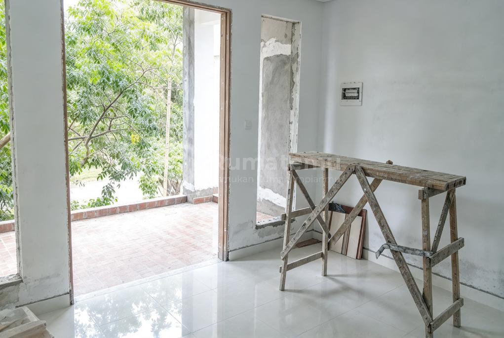 Rumah bangunan baru ada kolam renang bbs banjir di Kemanggisan, Jakbar. 20304