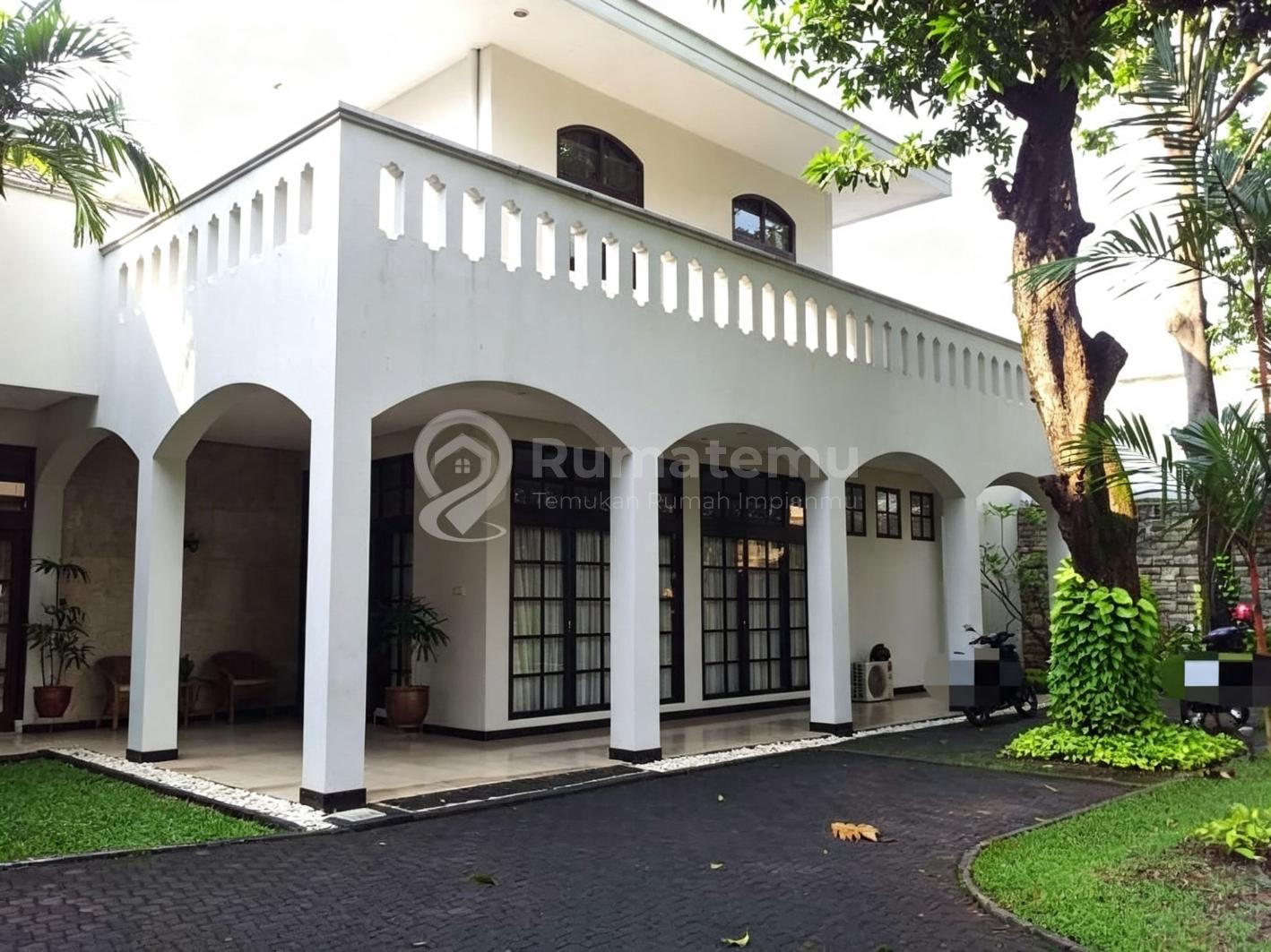 Jual rumah dengan teras depan belakang di Kemang, Mampang Prapatan, Jakarta Selatan