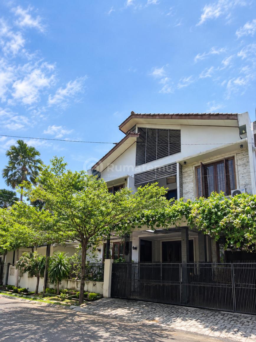 Rumah Dijual di Bintaro Sektor 9, 2,5 Lantai dengan 4+1 Kamar Tidur dan SHM
