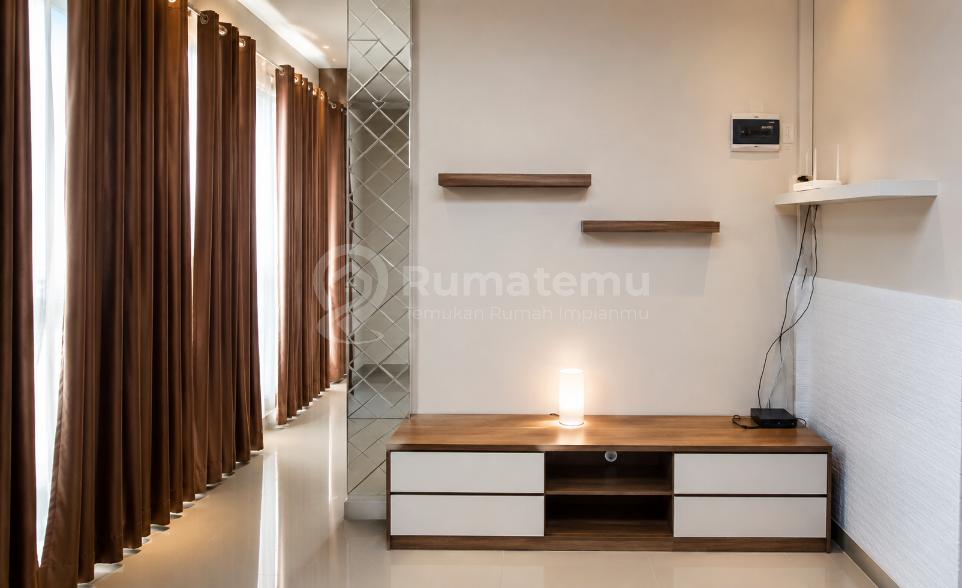 Dijual Rumah di Graha Raya, Style Modern Elegan