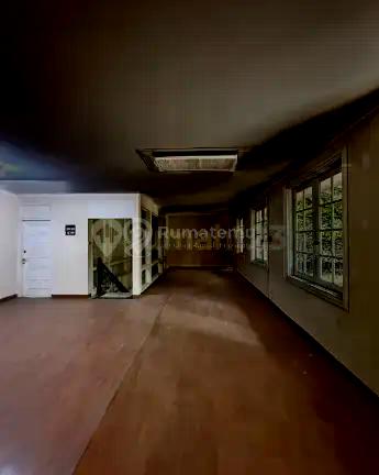Dijual Rumah 2 Lantai di Menteng. Lokasi Elite, Dekat Jl. Suwiryo