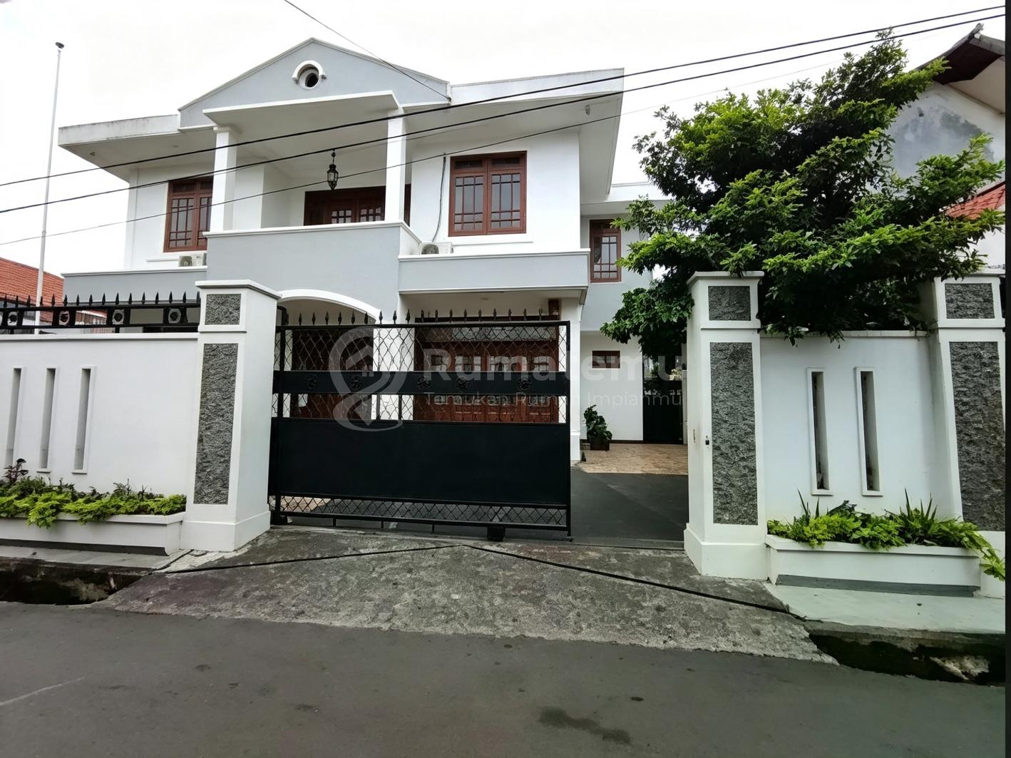 Dijual Rumah 2 Lantai Sap Huni Dijalan Persatuan Raya Kebon Jeruk, Jakarta Barat