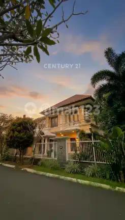 Rumah Mewah Premium dengan Kolam Renang di Kawasan Elit Bintaro