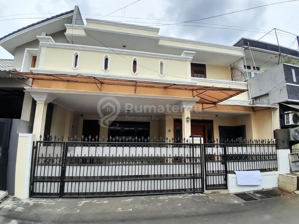 Bebas Banjir, Rumah, 2 Lantai, SHM, Dekat Landmark, Siap Huni