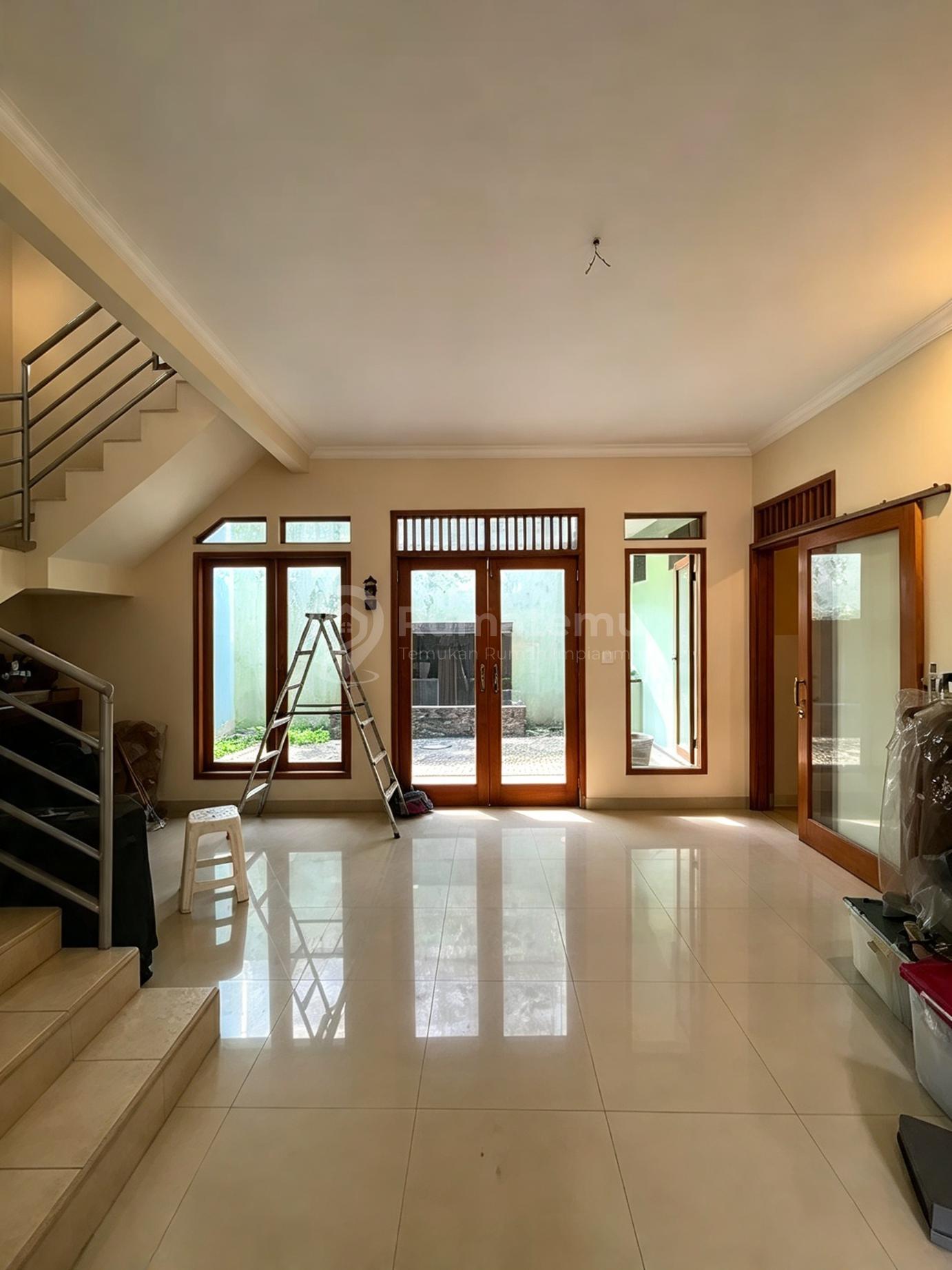 Siap Huni, Rumah, 2 Lantai, SHM, Dekat Universitas, Dekat Akses Tol