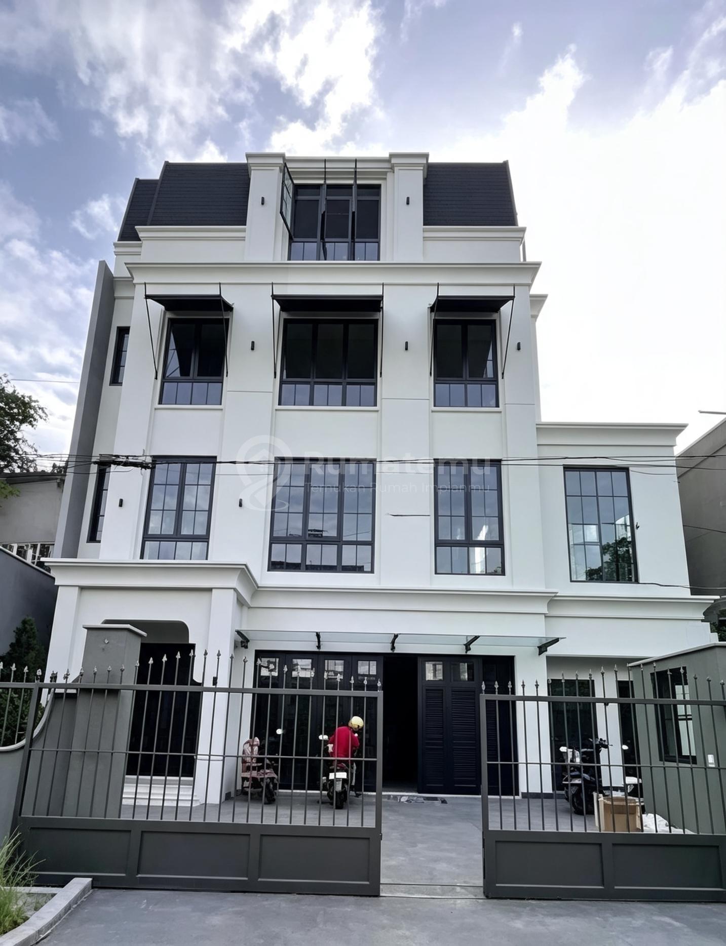 Dijual Rumah Mewah Modern di Senopati, Jakarta Selatan - Siap Huni