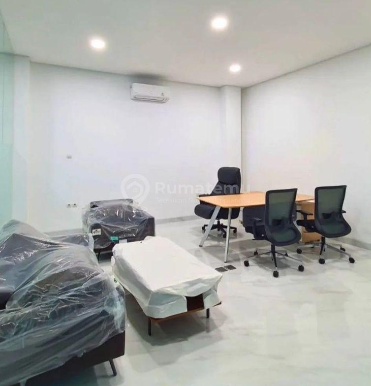 DISEWAKAN GEDUNG 4 LANTAI DI DAERAH KEBAYORAN BARU