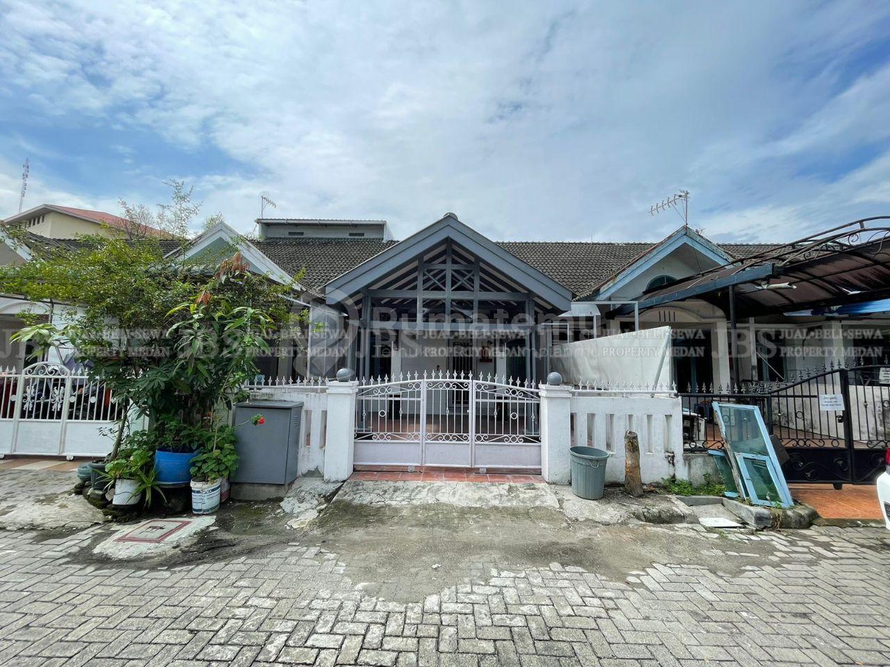 Dijual/Disewakan Rumah 1,5 Tingkat di Komplek Cemara Hijau