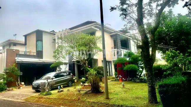 Murah!!! Pasti Suka Rumah 2 Lantai Semi Furnished Ada Swimming Pool Siap Huni The Green Bsd