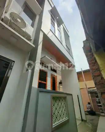 Rumah Baru Akses Motor Siap Huni di Utan Kayu
