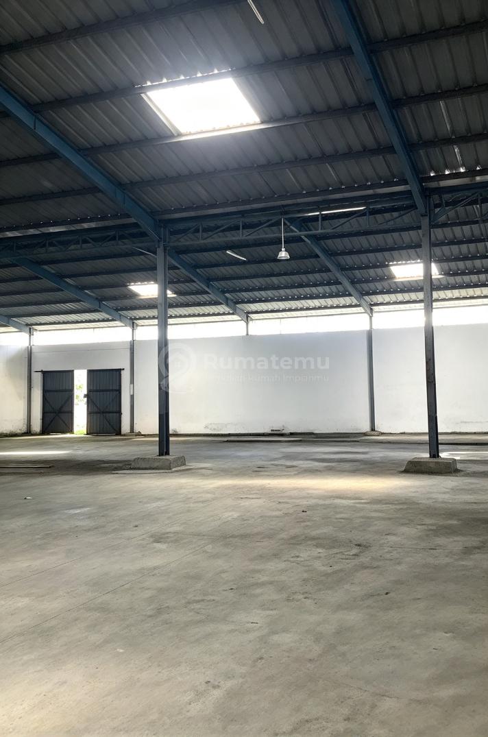 Sewa gudang Curug luas tanah 7000 meter bisa industri lokasi dalam kawasan pergudangan bagus siap pakai