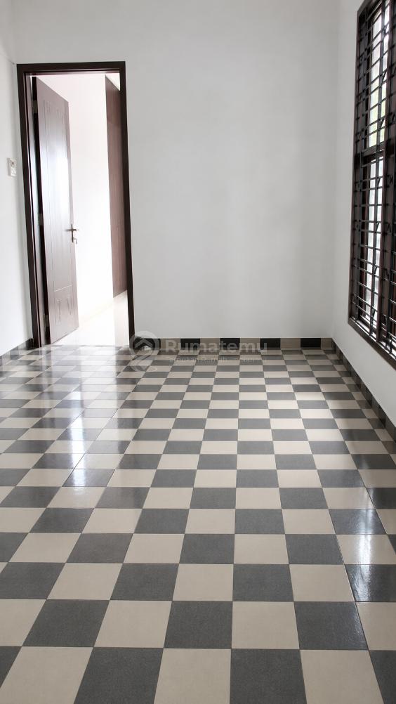 Dijual rumah hitung tanah saja dengan akses 2 jalan mobil di Rawa Buaya, Cengkareng