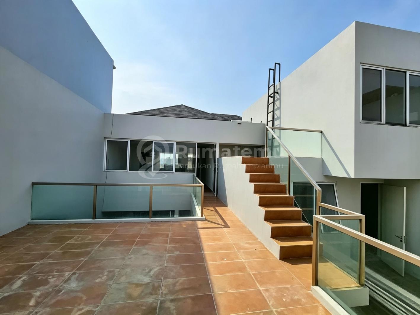 Rumah Mewah 3 Lantai Di Citra 6 Cengkareng Komplek Exclusive