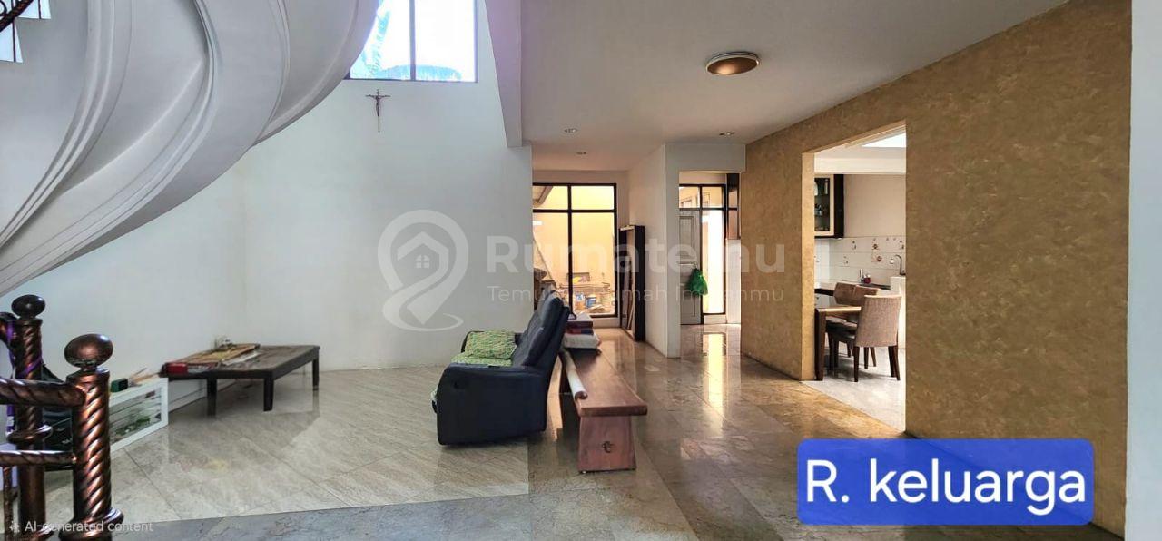 DISEWAKAN Rumah Murah 2 Lantai yang Cocok sebagai Hunian Keluarga yang Nyaman, Aman dan Siap Huni dengan Lokasi yang Strategis di Taman Modern, Cakung, Jakarta Timur