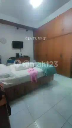 Jual Cepat! Rumah dan Kos Hanya 5 Menit ke Stasiun dan Gerbang To
