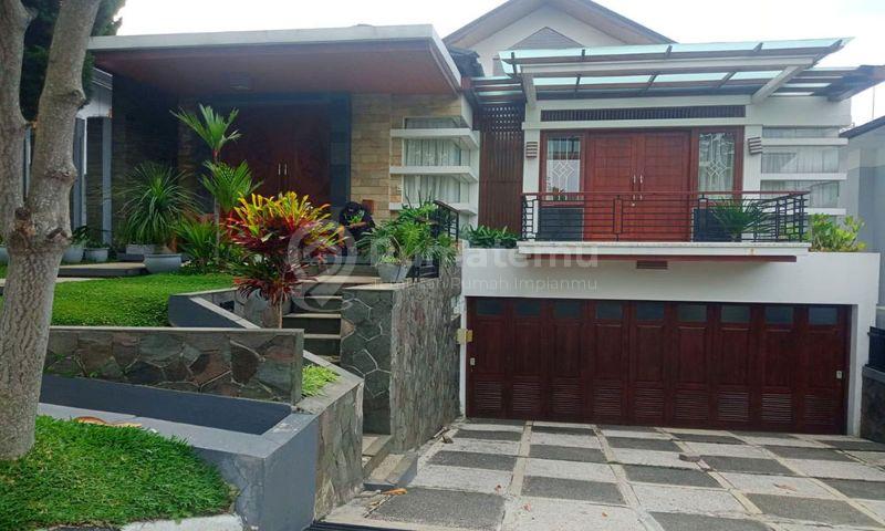 Rumah Full Furnished Serasa Villa View Kota Bandung Dengan Private Swimming Pool di Resort Dago Pakar 