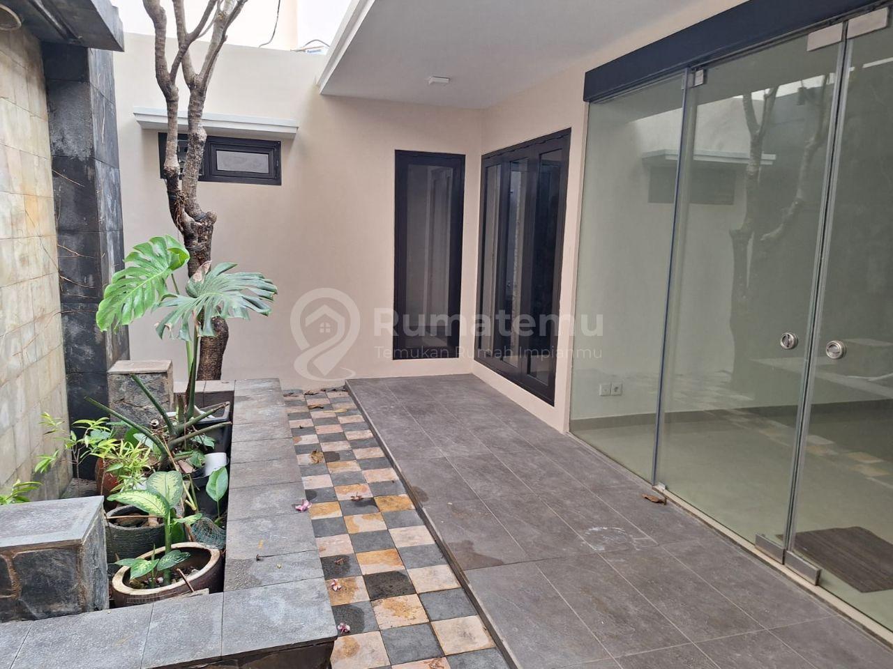 DISEWAKAN RUMAH 1 LANTAI DI KEBAYORAN BARU