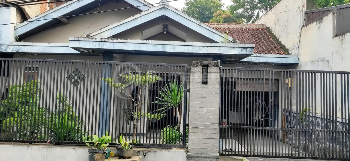 Dijual Rumah 2 Lantai 3 BR Luas & Nyaman di Bandung Timur – Shm & Harga Bersahabat!