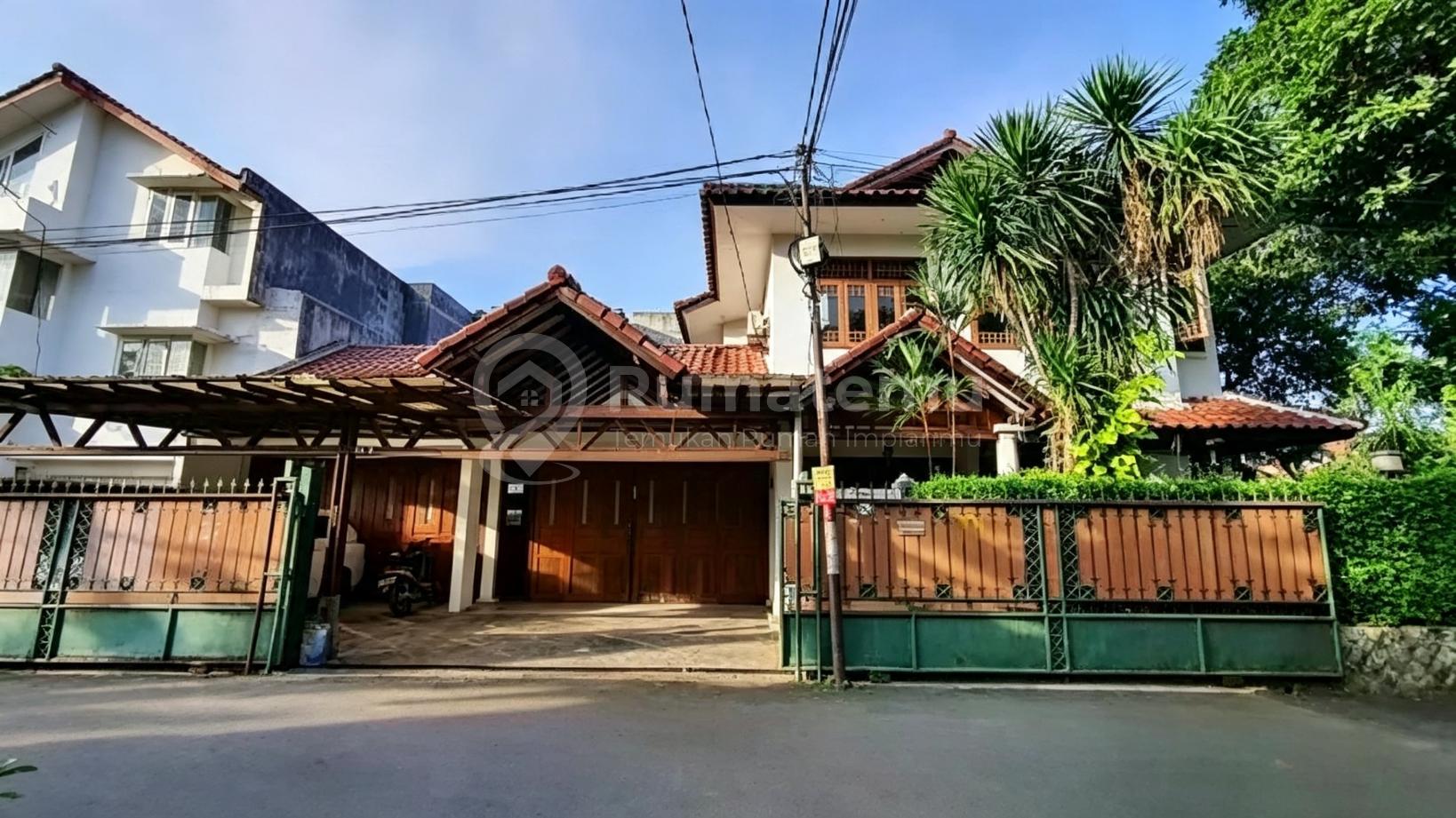 Rumah Mewah 2 Lantai Strategis Siap Huni